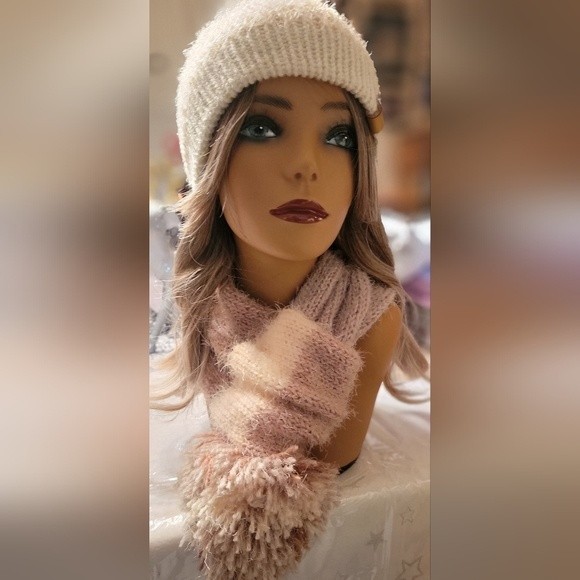 ? HOST PICK ? Hat & Scarf \'Coconut Cream\' Winter Set, fits Teens and Women main image 7